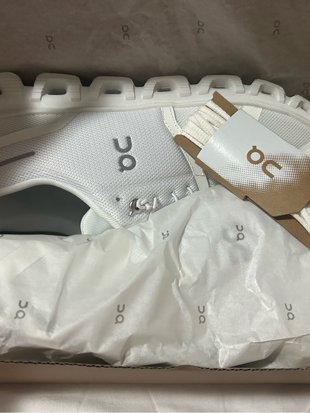 On Cloud Cloud 6 White Men's Lightweight Trainer